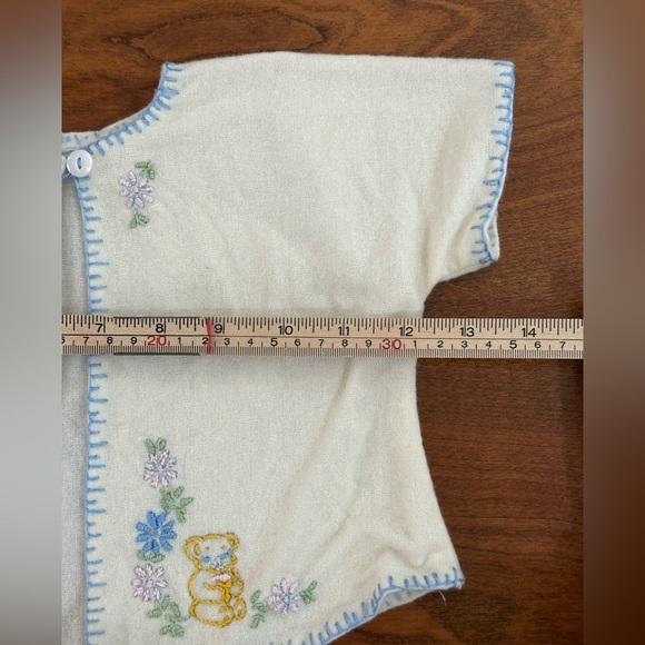 Vintage Hand-Embroidered Baby Sweater – White Blue & Teddy Bear 0-3 Mos - Picture 5 of 5